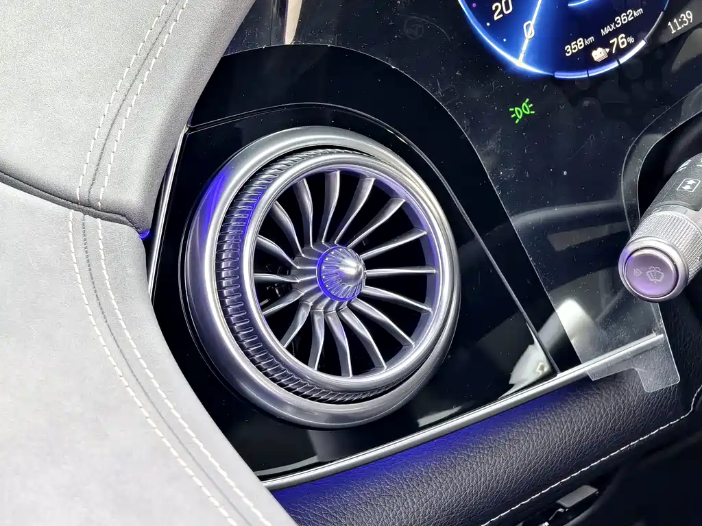 Mercedes-Benz EQS SUV — фото 17