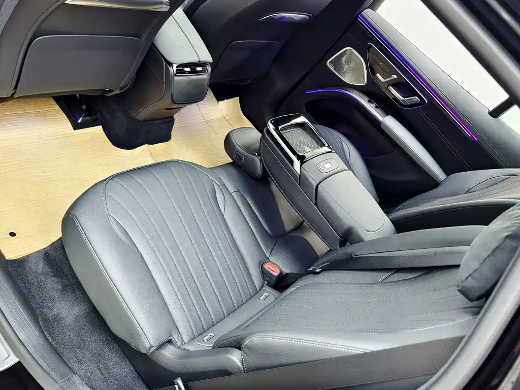 Mercedes-Benz EQS SUV — фото 10