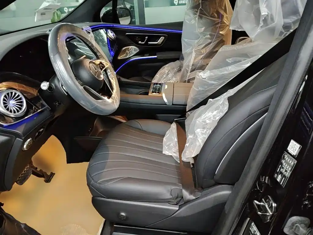 Mercedes-Benz EQS SUV — фото 15