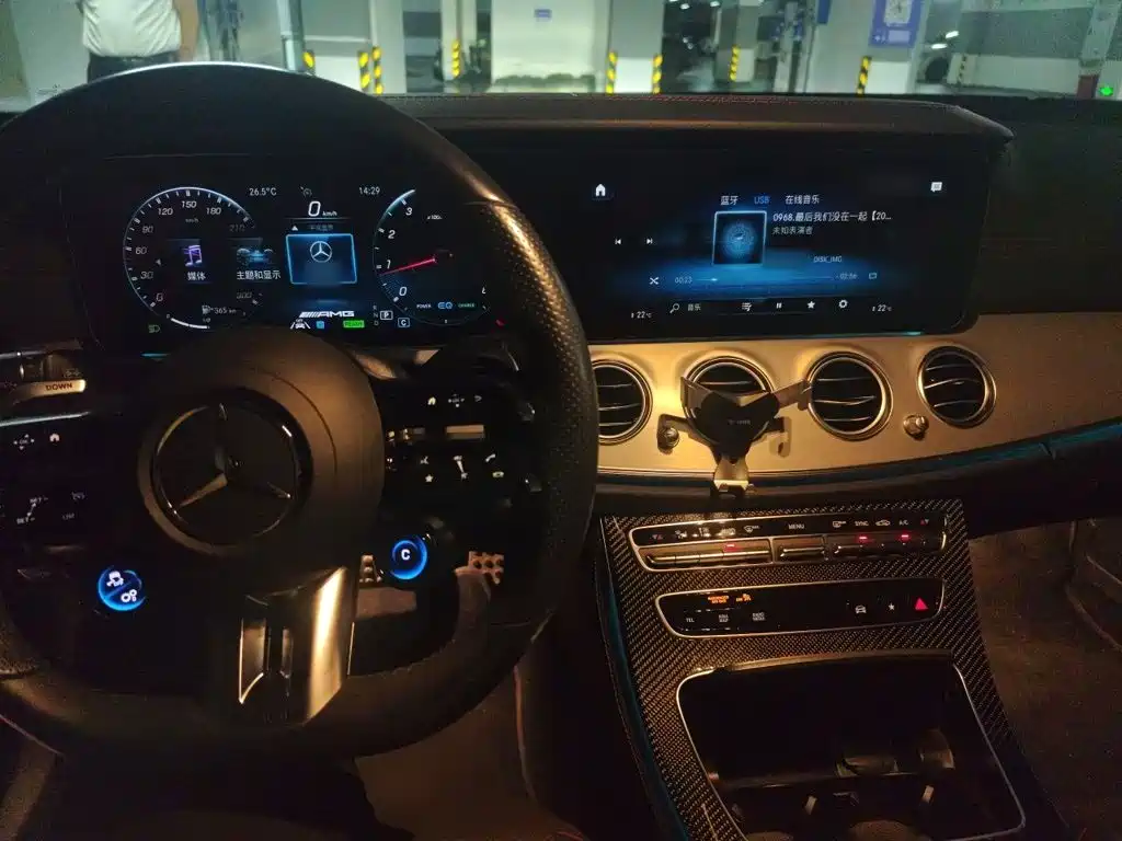 Mercedes-Benz E-Class AMG — фото 10