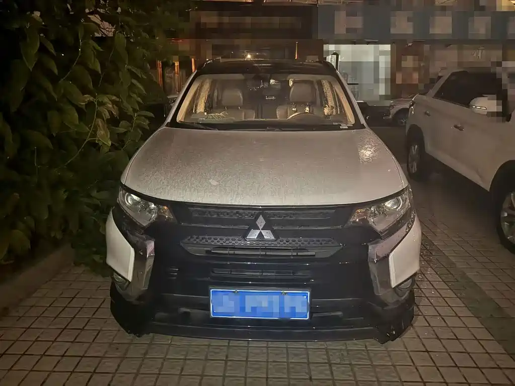 Mitsubishi Outlander — фото 2