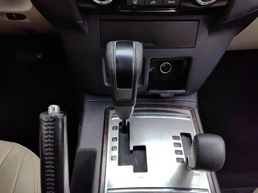 Mitsubishi Pajero (Import) — фото 15