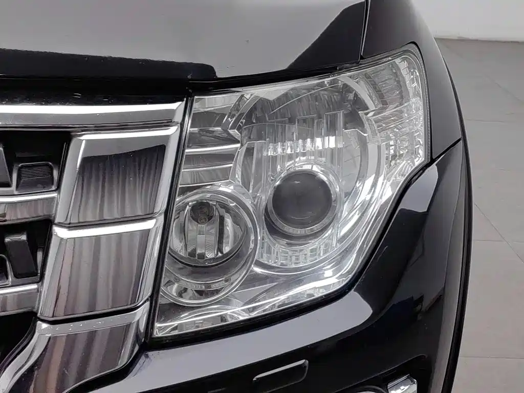 Mitsubishi Pajero (Import) — фото 5