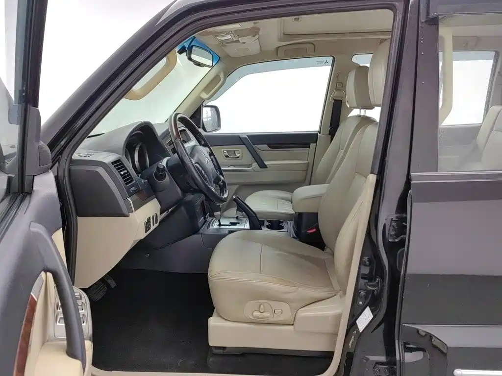 Mitsubishi Pajero (Import) — фото 8
