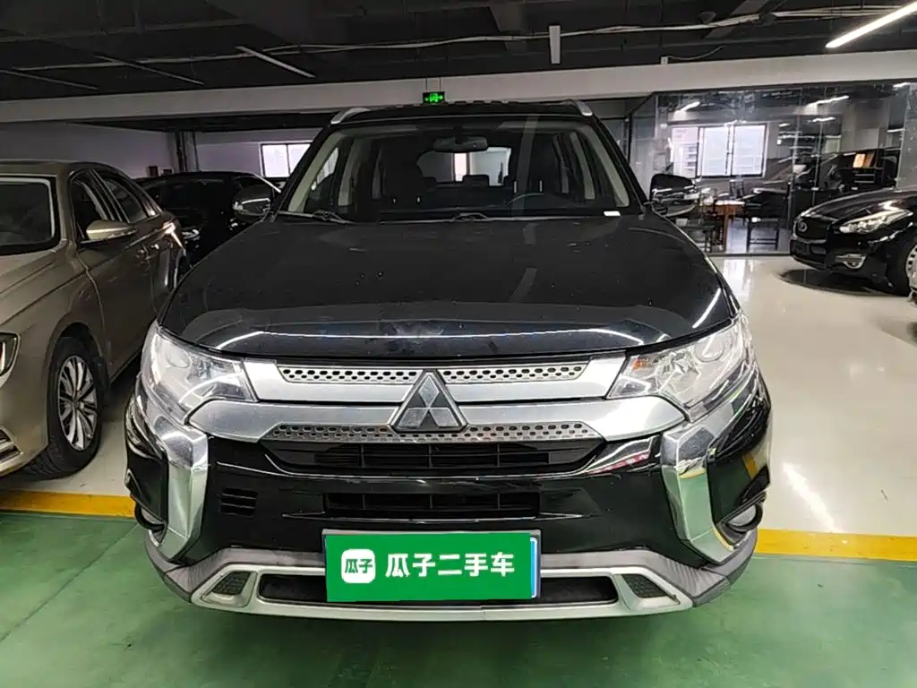 Mitsubishi Outlander — фото 3