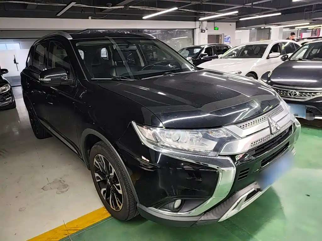 Mitsubishi Outlander — фото 4