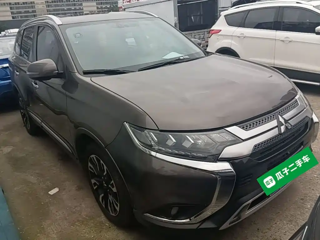 Mitsubishi Outlander — фото 4