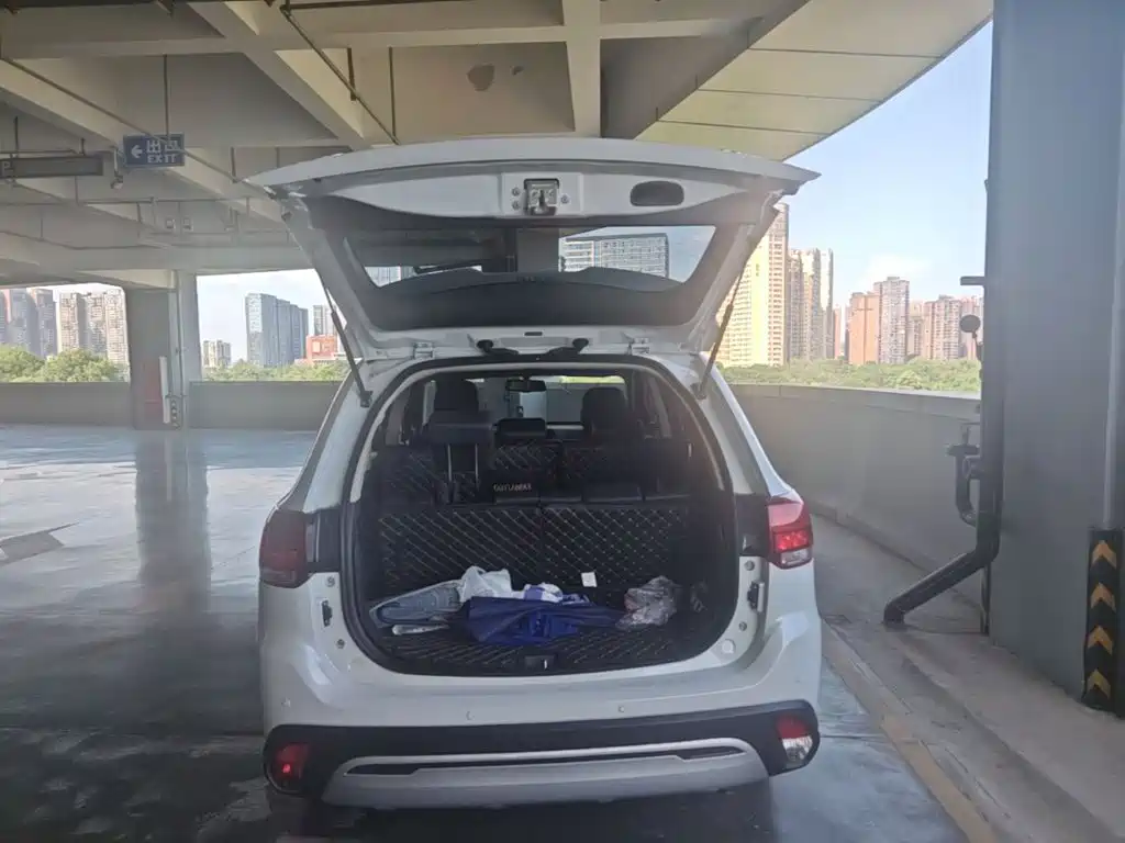 Mitsubishi Outlander — фото 15