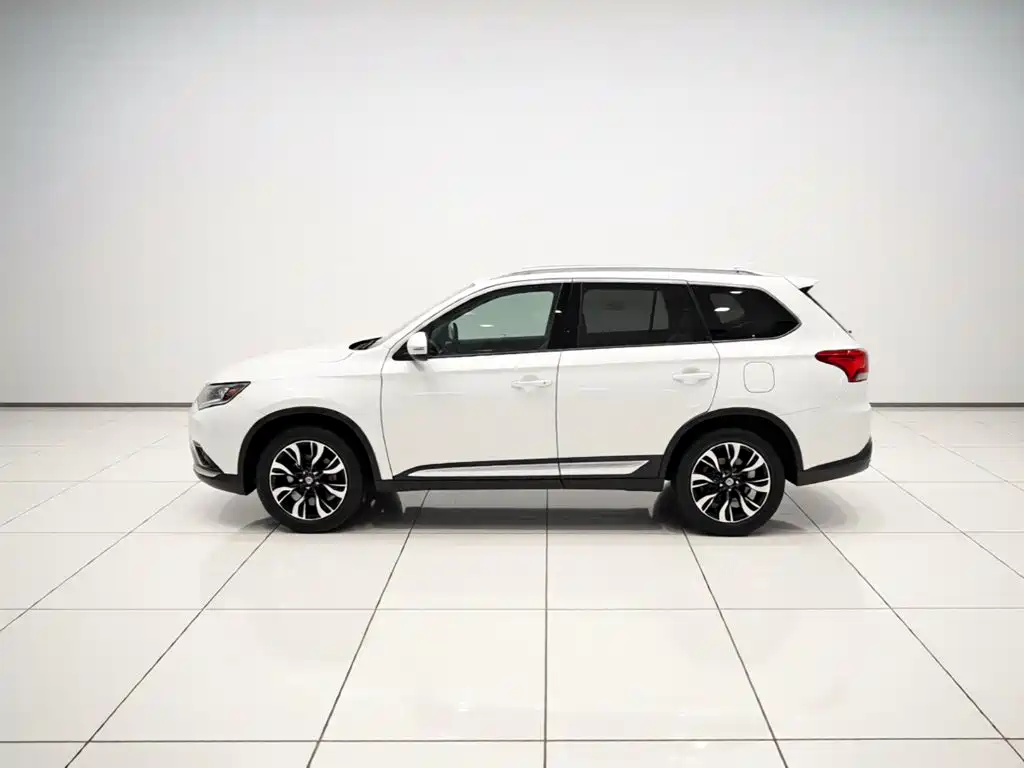 Mitsubishi Outlander — фото 25