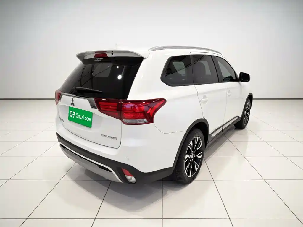 Mitsubishi Outlander — фото 4