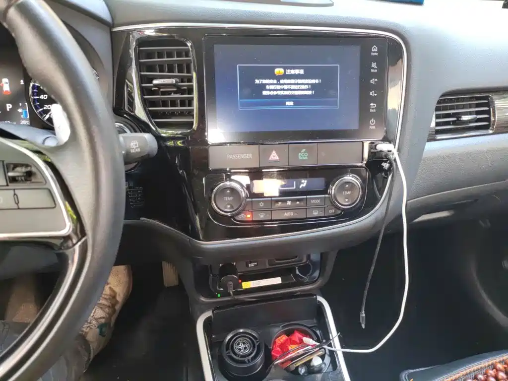 Mitsubishi Outlander — фото 14