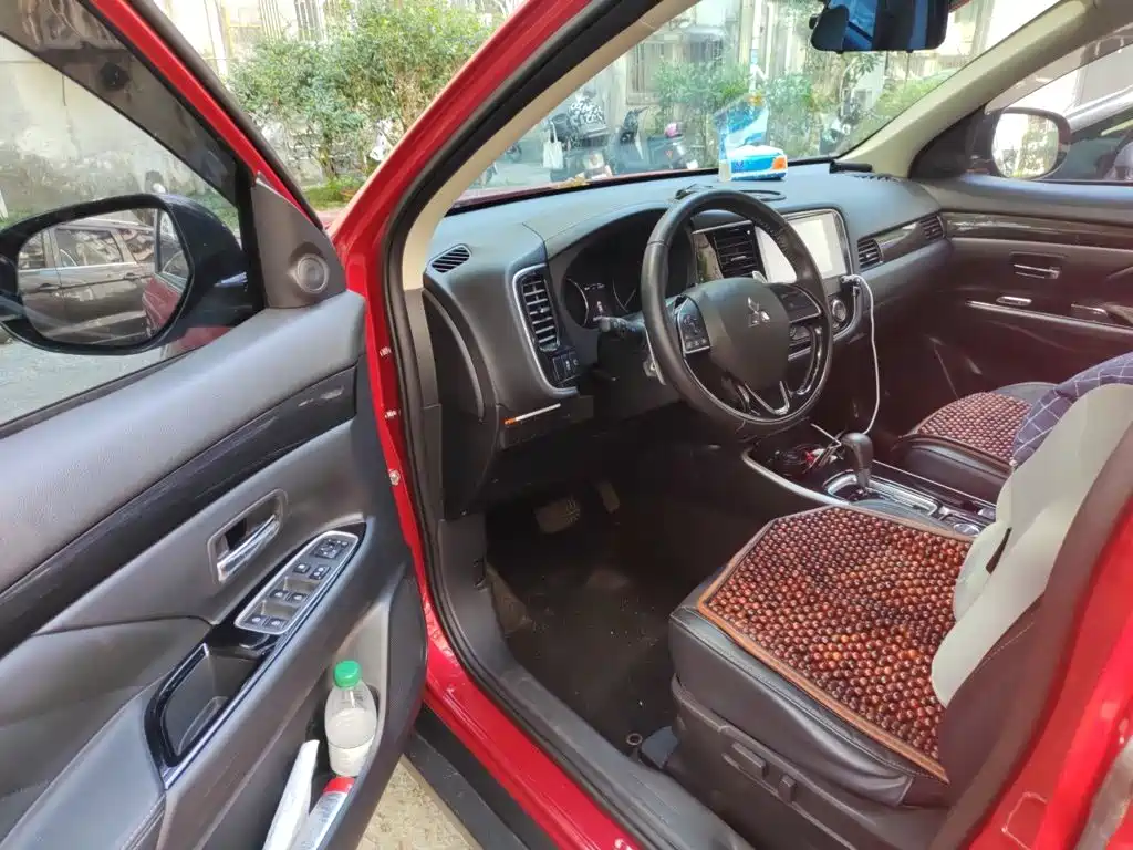 Mitsubishi Outlander — фото 17