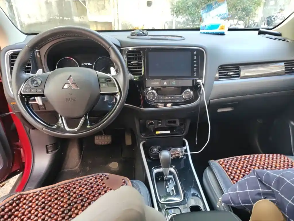 Mitsubishi Outlander — фото 10