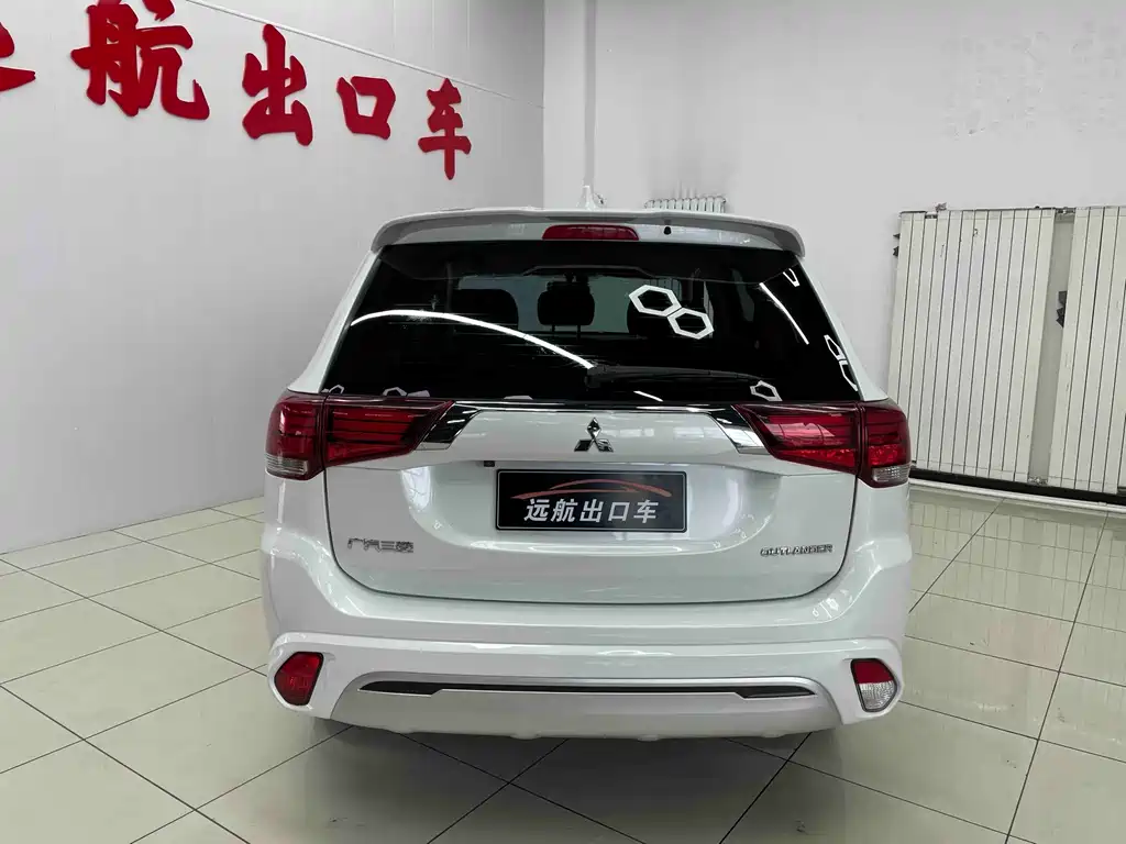Mitsubishi Outlander — фото 4