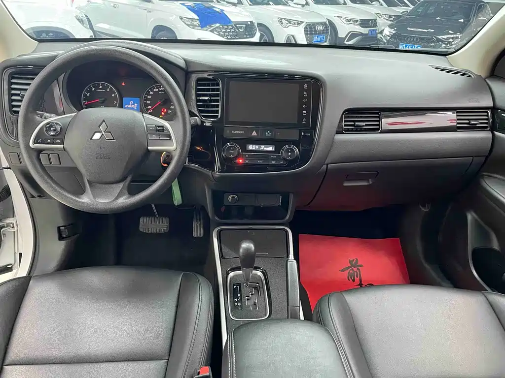 Mitsubishi Outlander — фото 9