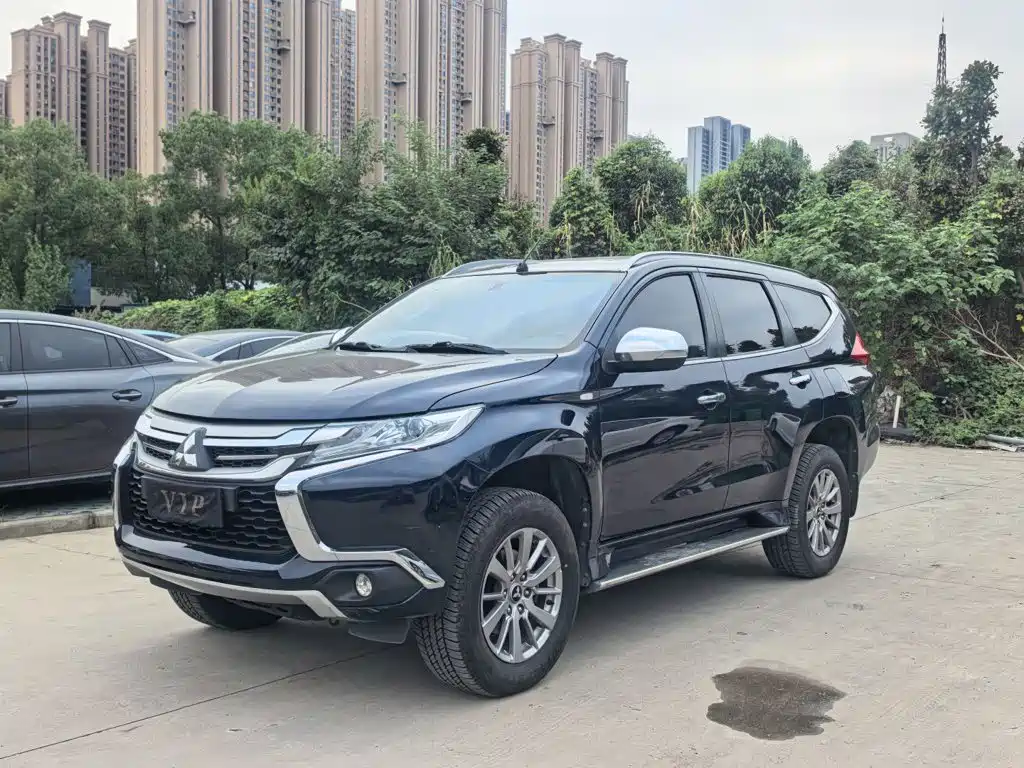 Mitsubishi Pajero Sport (Import)