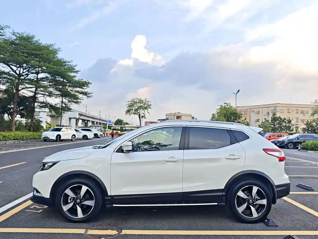Nissan Qashqai — фото 4
