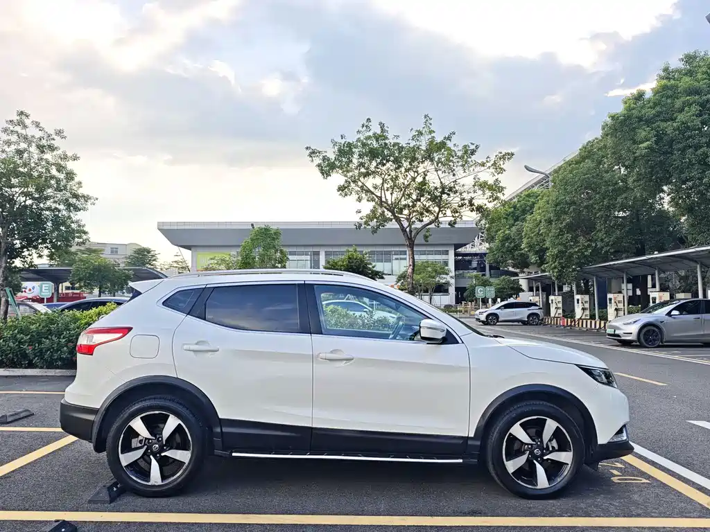 Nissan Qashqai — фото 5