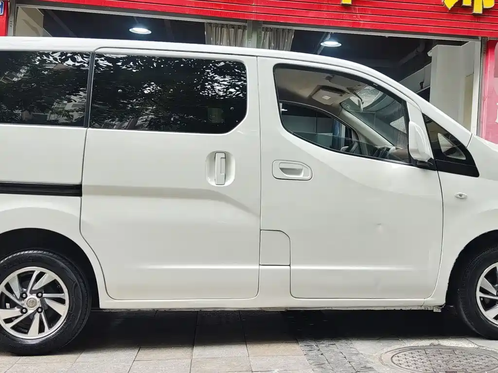 Nissan NV200 — фото 4