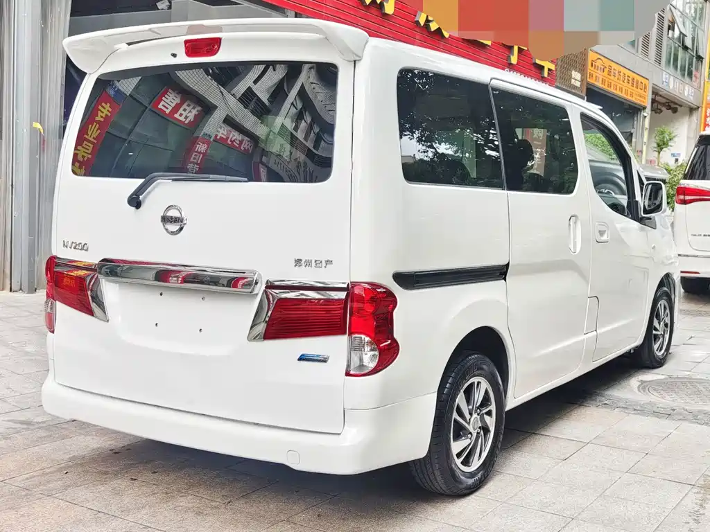 Nissan NV200 — фото 5