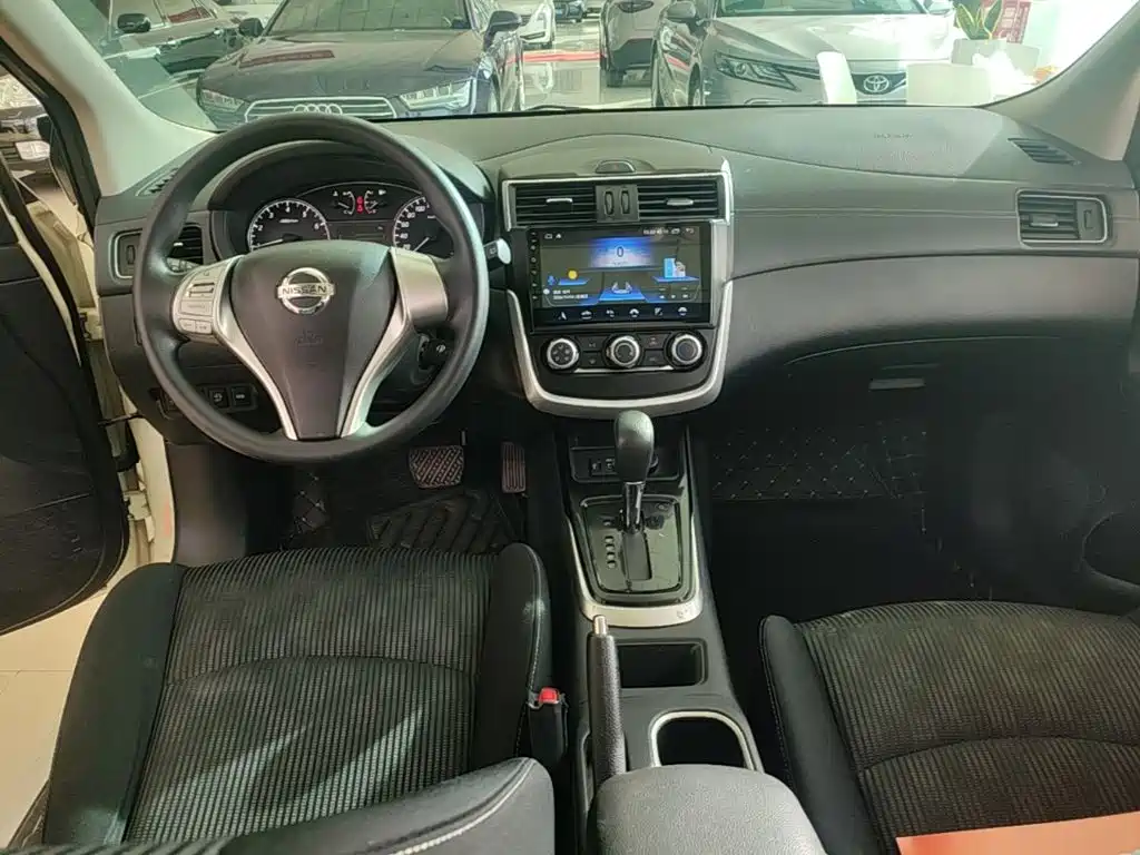 Nissan Tiida — фото 10