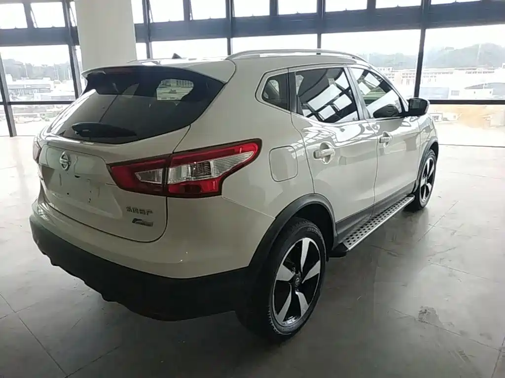 Nissan Qashqai — фото 7