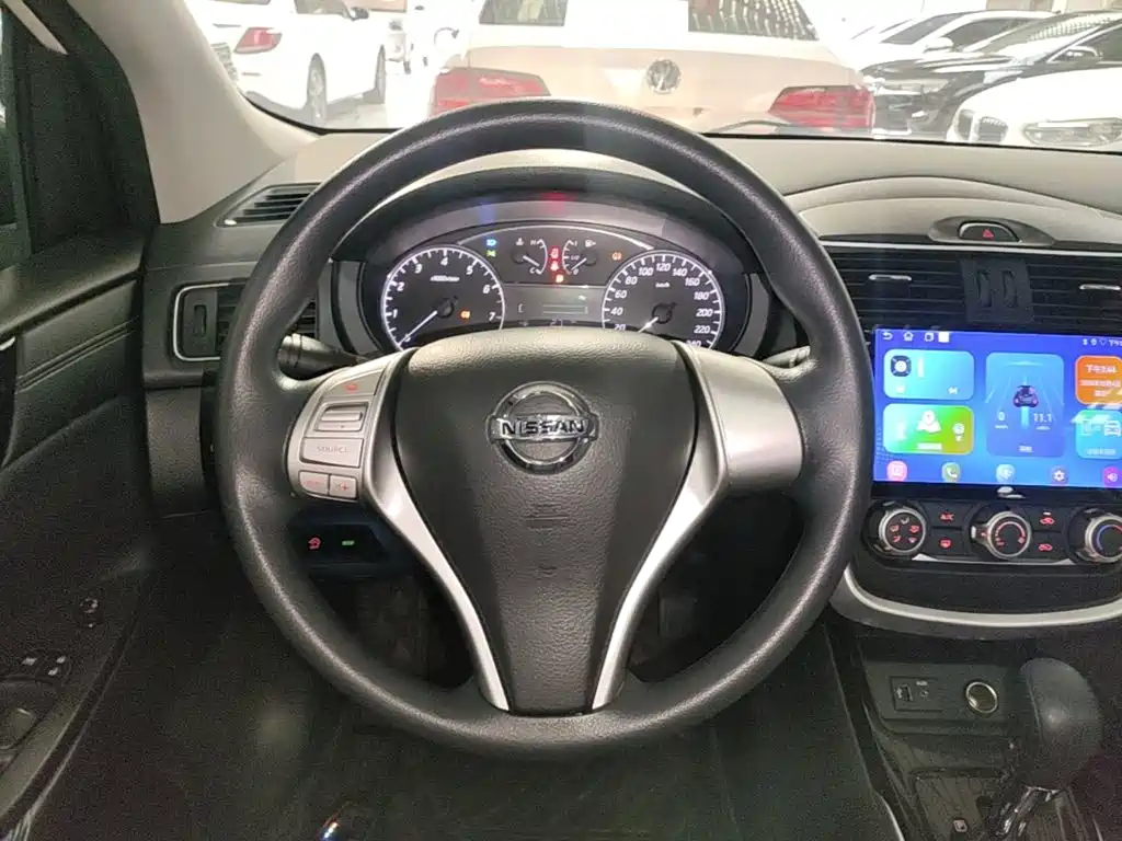 Nissan Tiida — фото 11