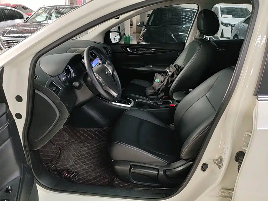 Nissan Tiida — фото 15