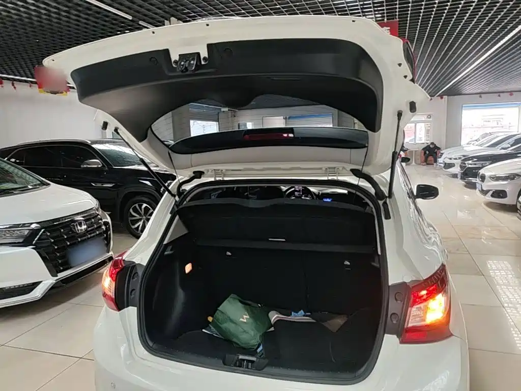 Nissan Tiida — фото 19