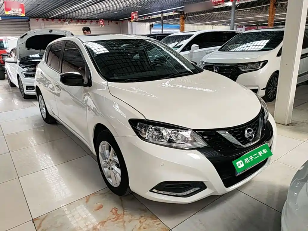 Nissan Tiida — фото 4