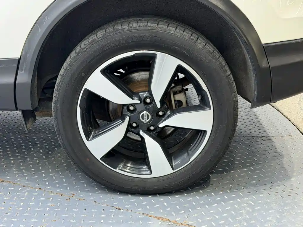 Nissan Qashqai — фото 11