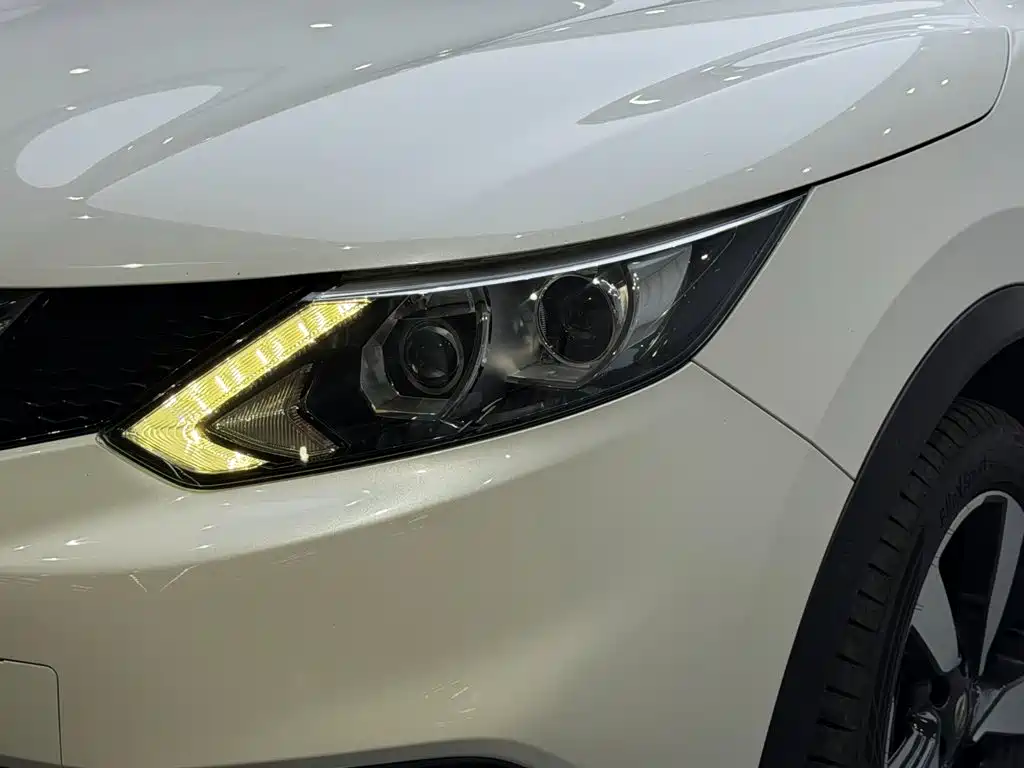 Nissan Qashqai — фото 4