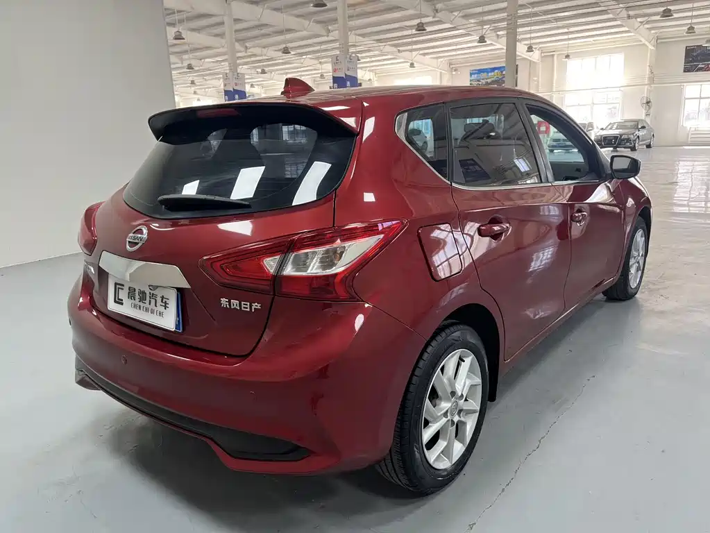 Nissan Tiida — фото 4