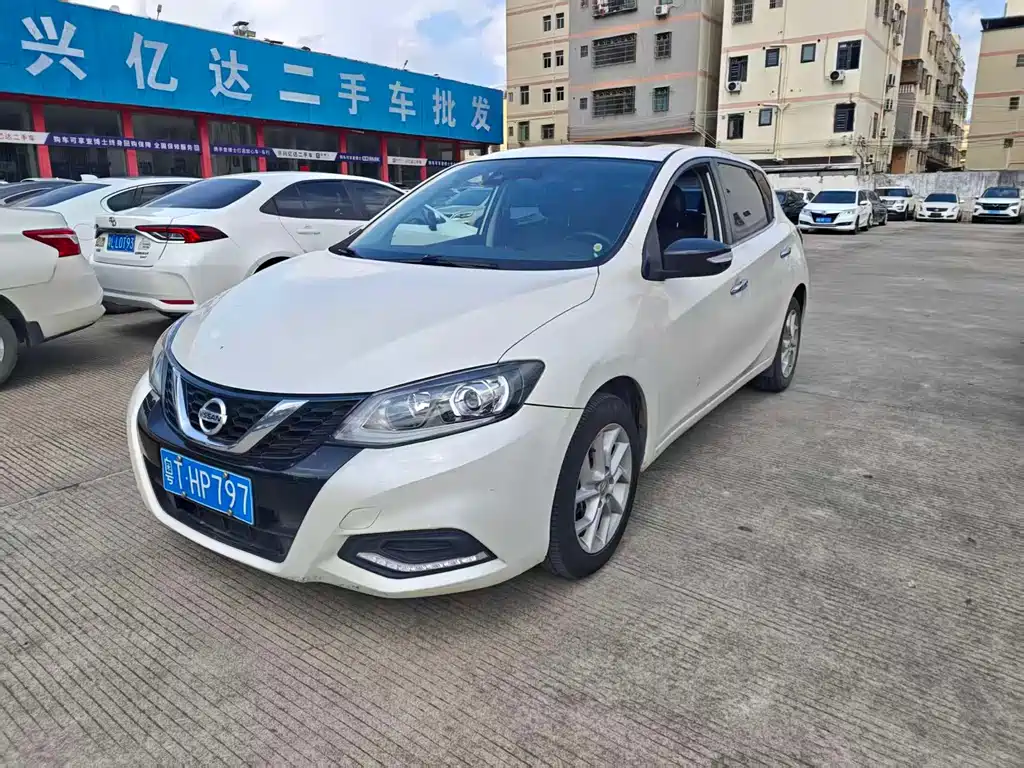 Nissan Tiida — фото 2