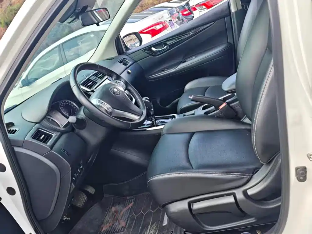 Nissan Tiida — фото 3
