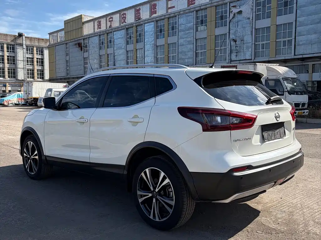 Nissan Qashqai — фото 11