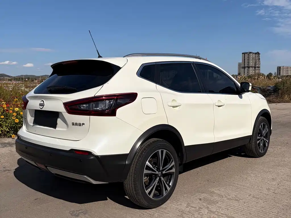 Nissan Qashqai — фото 9