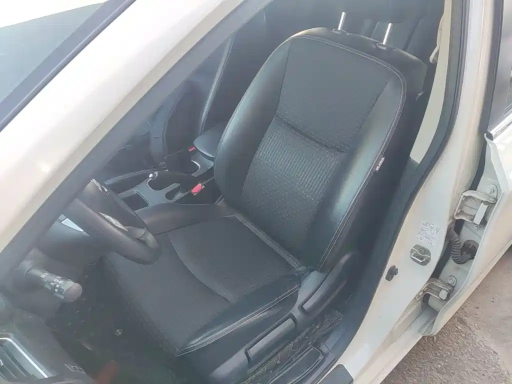 Nissan Tiida — фото 15