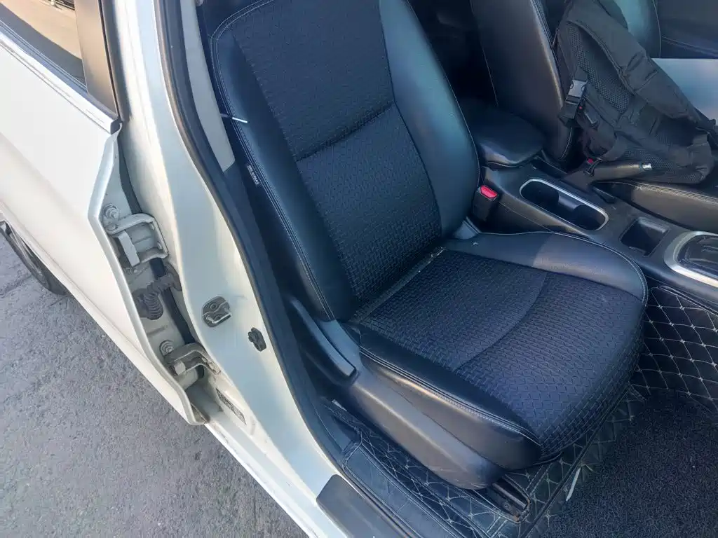 Nissan Tiida — фото 25