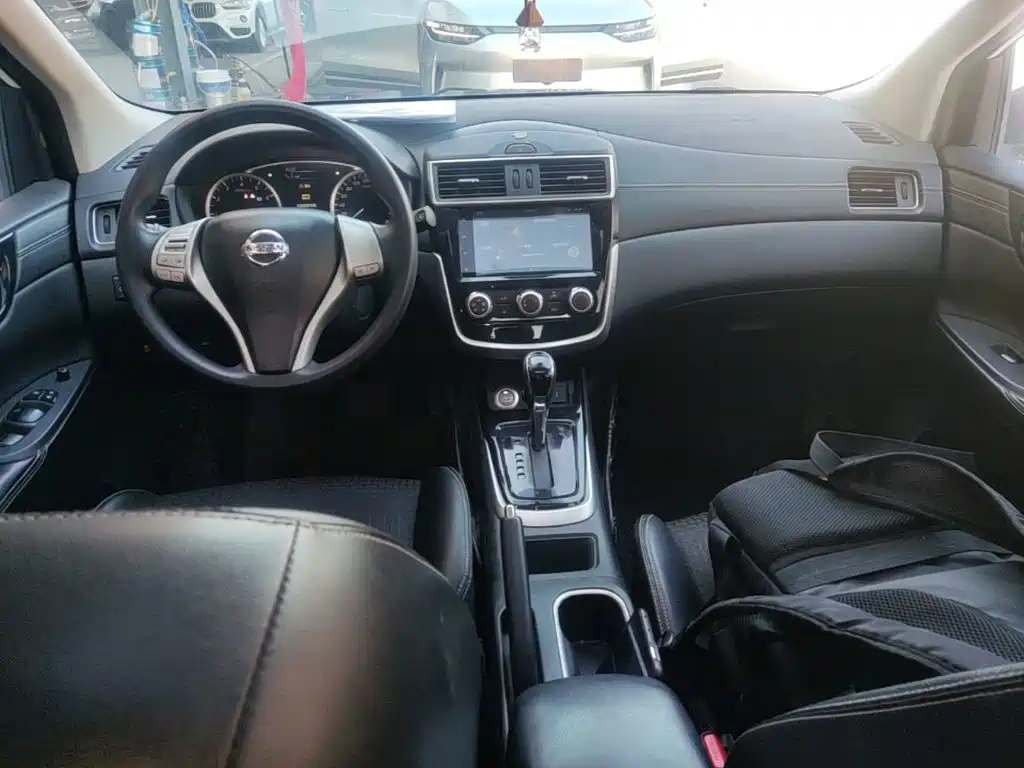 Nissan Tiida — фото 10