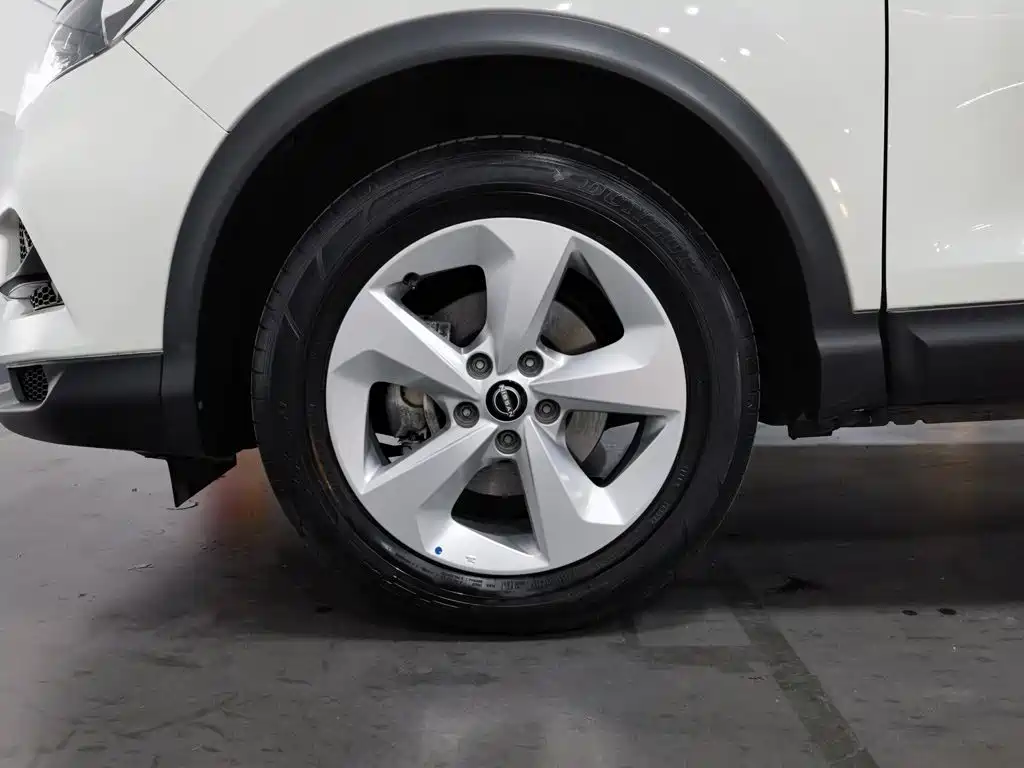 Nissan Qashqai — фото 17