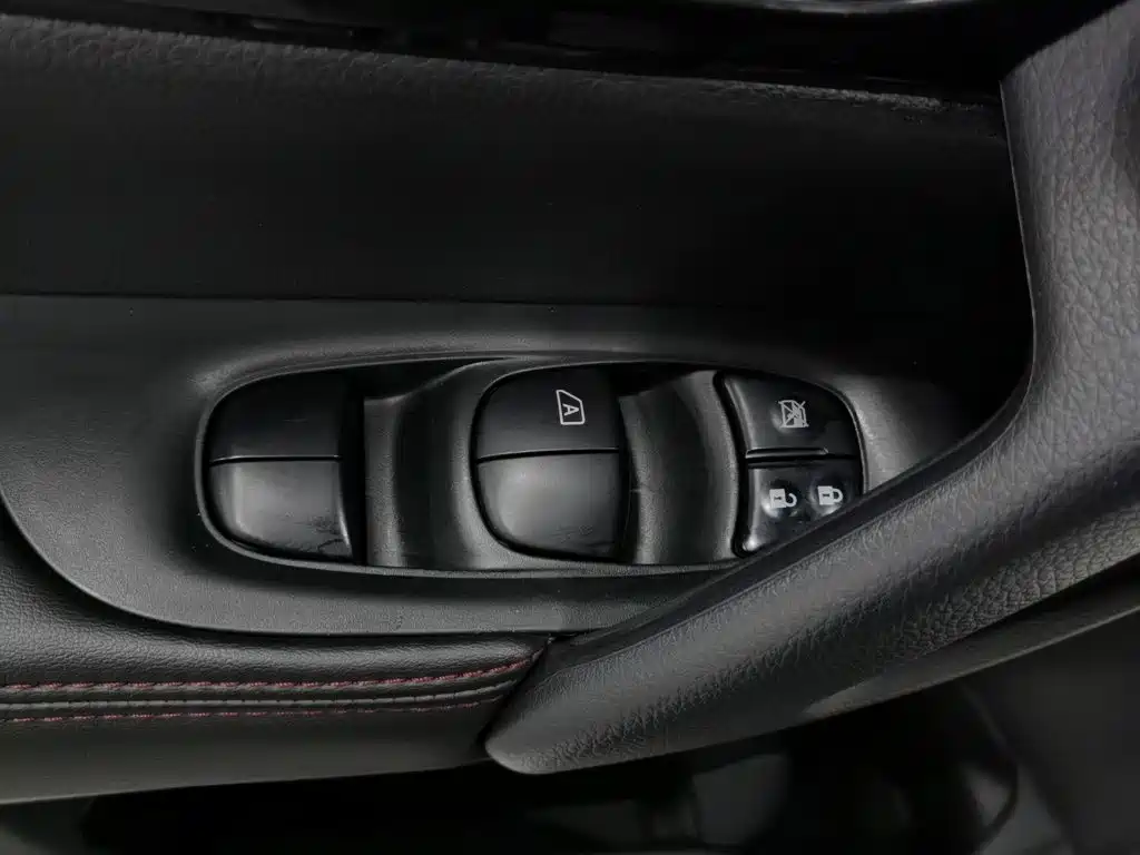Nissan Qashqai — фото 9