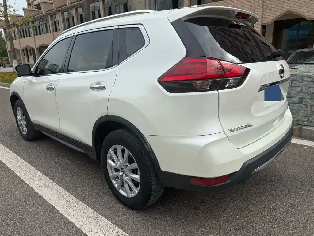 Nissan X-Trail — фото 10