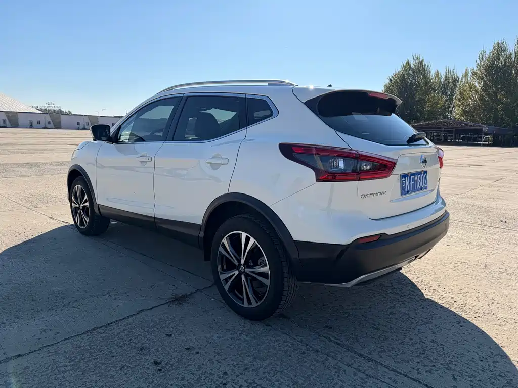 Nissan Qashqai — фото 7