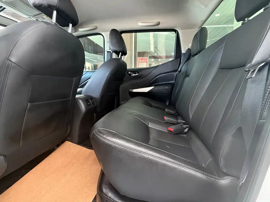 Nissan Navara — фото 11