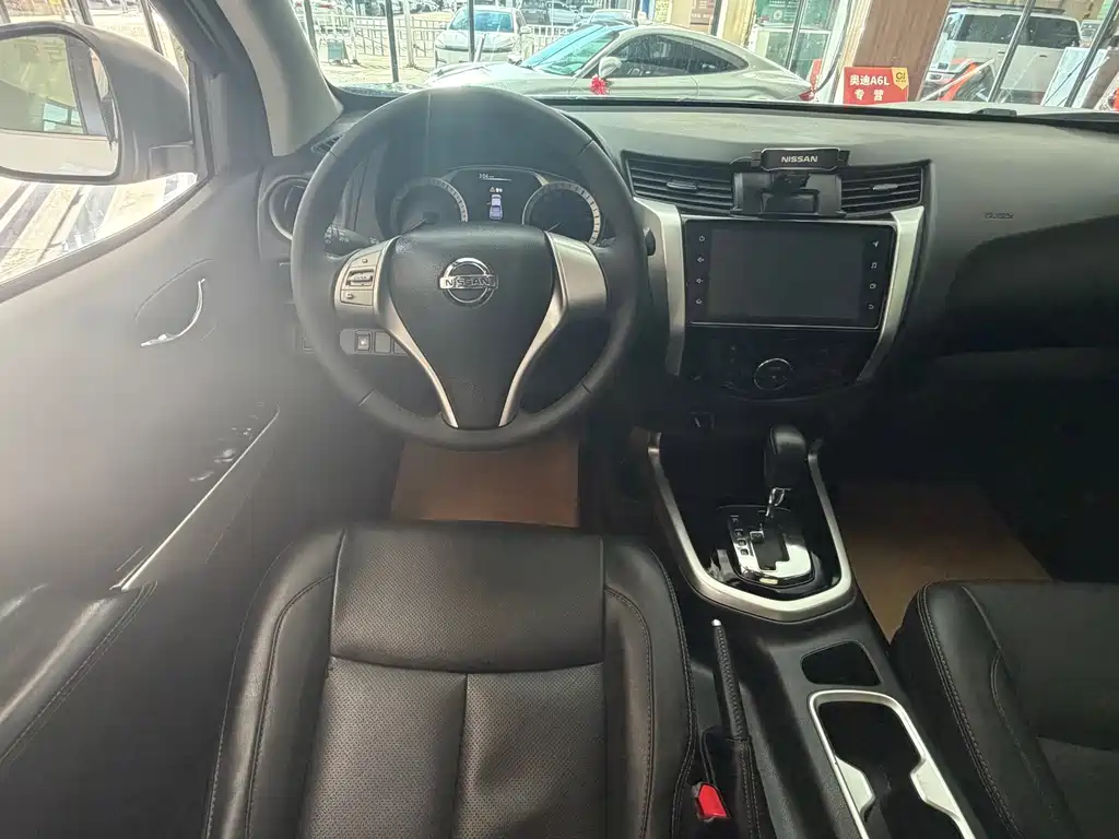 Nissan Navara — фото 12