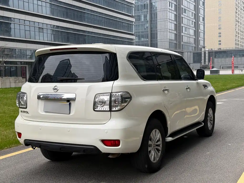 Nissan Patrol — фото 4