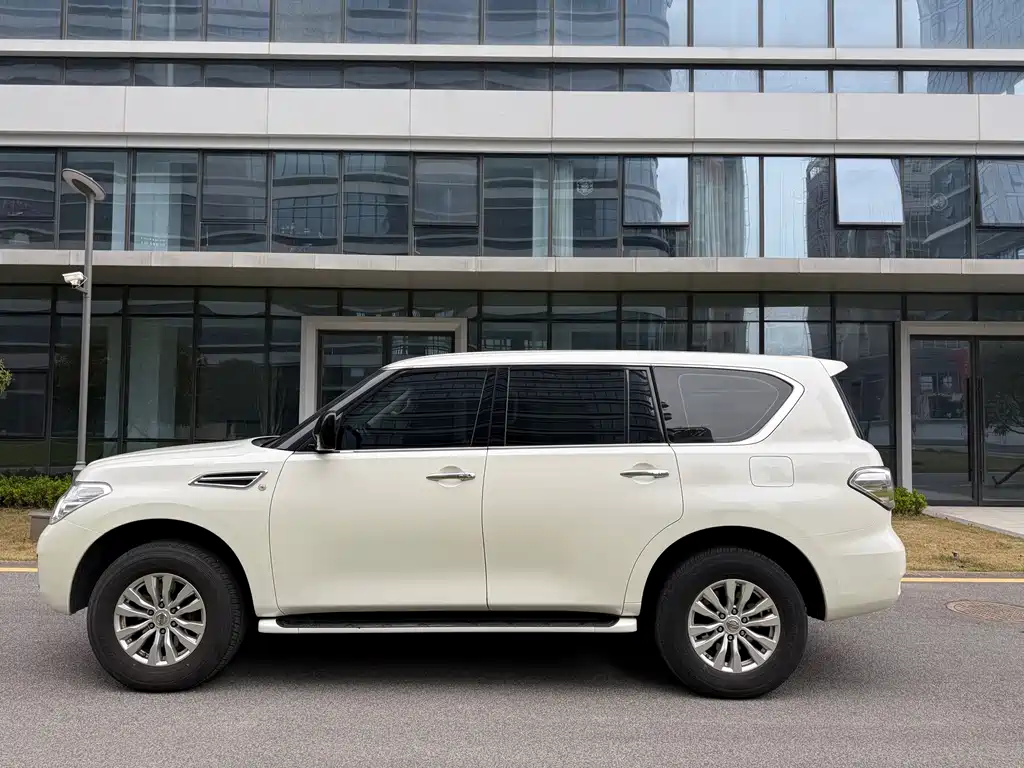 Nissan Patrol — фото 7