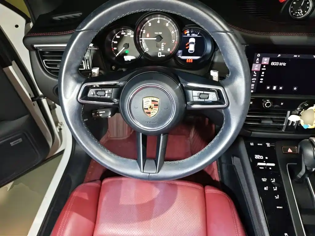 Porsche Macan — фото 11