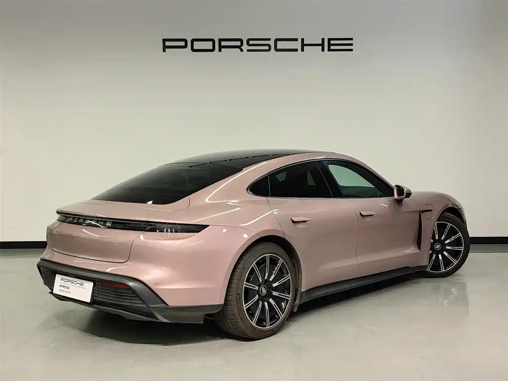 Porsche Taycan — фото 10